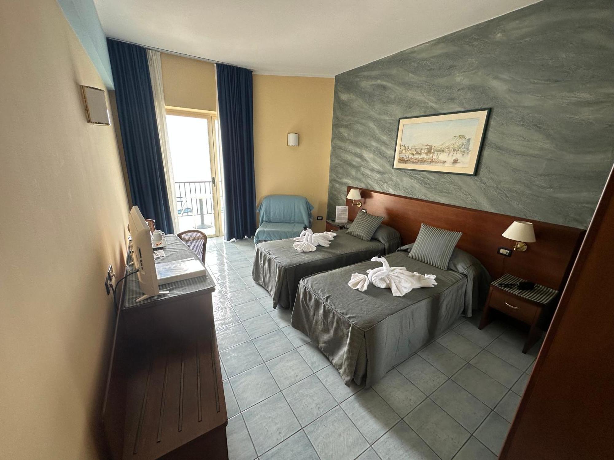 Grand Hotel L'Approdo แตร์ราชินา ภายนอก รูปภาพ